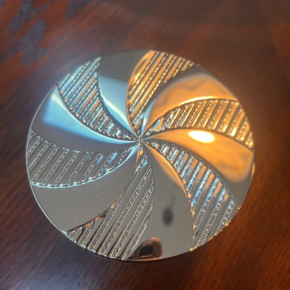 Bath and Body Works Winter 3 Wick Candle NWT - Picture 3 of 4